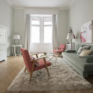 https://jet-setter-opera-apartment.inbudapesthotels.com